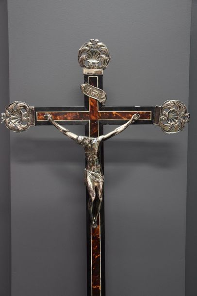 null IMPORTANT MASSIVE SILVER CHRIST ON HIS CROSS IN TORTOISE SCALE AND INCLUDED...
