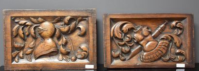 null PAIR OF OLD SCULPTED OAK PANELS WITH HAUME AND LEATHER DECOR 33 X 20 CM