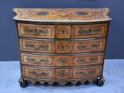  RARE LOUIS XIV PERIOD CHEST OF DRAWERS IN LIEGEOISE WITH ROSACES MARQUETE DECOR