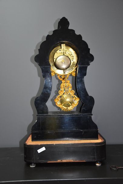 null NAPOLEON III WOODEN CLOCK WITH HT 51 CM BRASS INCRUSTRATIONS UNDER ITS GLASS...
