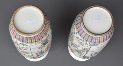 null PAIRE DE VASES EN PORCELAINE DE CHINE 20 EME DOUBLE DECOR DE SAGES DANS LES...