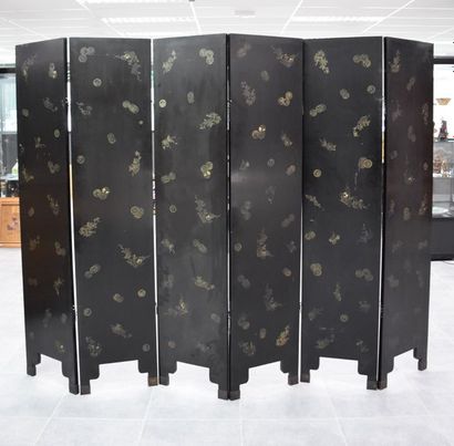 null CHINESE SCREEN IN LACQUER AND HARD STONES WITH ANIME BIRD DECORATION 6 SHEETS....