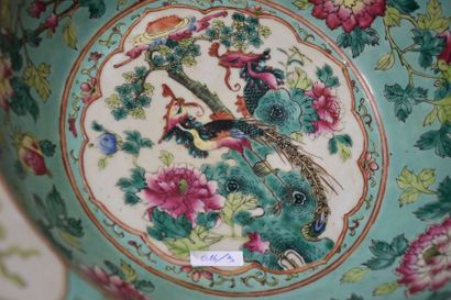 null LARGE HOLLOW CHINESE PORCELAIN DISH WITH FLOWERS AND PHOENIX IN RESERVES Ø