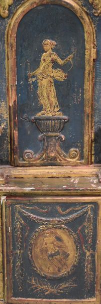 null Tabernacle in green and golden lacquered wood with neoclassical decor. 18th...