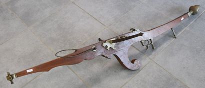 null Large crossbow around 1900. ht 160 cm.