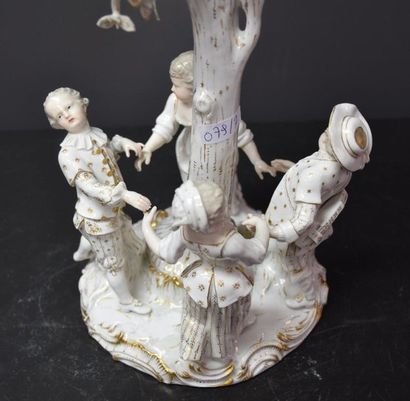 null Meissen fin XIX ème siècle , groupe en porcelaine " Ronde d'enfants " Ht 38...