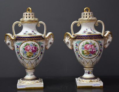 null Pair of casseroles in polychrome Dresden porcelain around 1900. Louis XVI style....