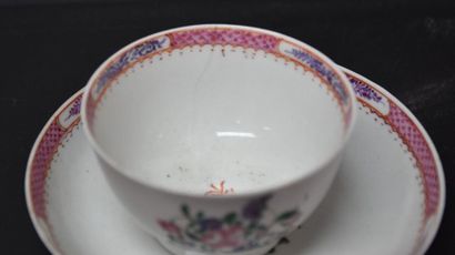 null Série de 3 pochons en porcelaine de Chine ( 1 fêle ) . Compagnie des Indes XVIII...