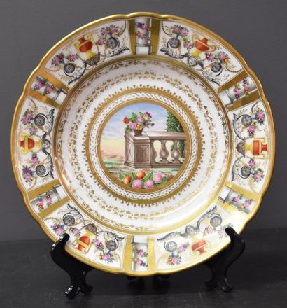 null Brussels porcelain plate around 1830 with polychrome and gilded decoration.
