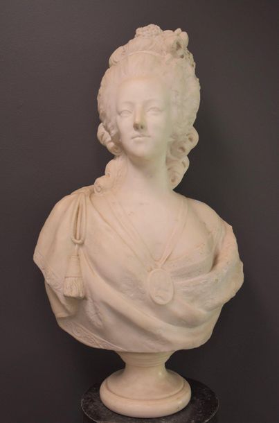 Important marble bust XIX representing Marie...