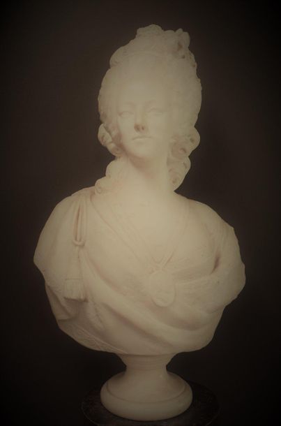null Important marble bust XIX representing Marie Antoinette. Ht 76 cm.