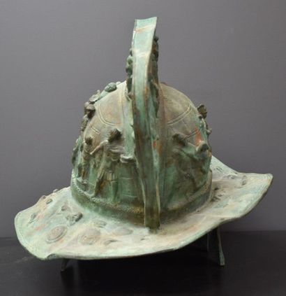 null Gladiator helmet in bronze with antique patina around 1900. Height: 42 cm