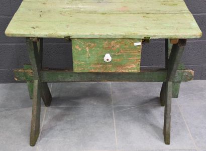 null Garden table with green patina around 1900. Height 71 cm.