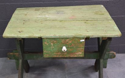 null Garden table with green patina around 1900. Height 71 cm.