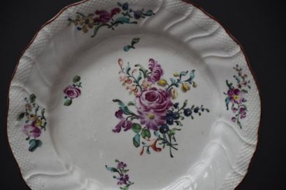 null Flat plate in polychrome Tournai porcelain with floral decoration, 18th century,...