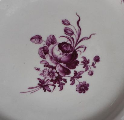 null Plate in Tournai porcelain decorated with mangenese flowers (light shine).