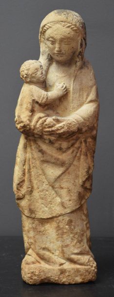null Little virgin and child in carved stone, probably XIV / XV th century. Ht 25...