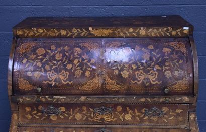 null Dutch cylinder desk, 18th century inlaid work. Used condition, some gaps and...
