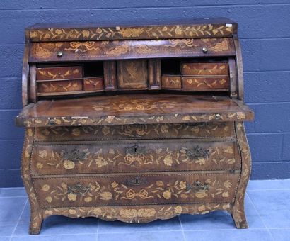 null Dutch cylinder desk, 18th century inlaid work. Used condition, some gaps and...