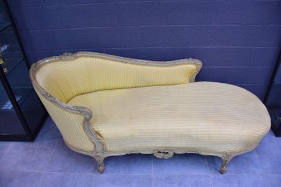 null Patinated wooden daybed in Louis XV style. Length 180 cm, Width 82 cm.
