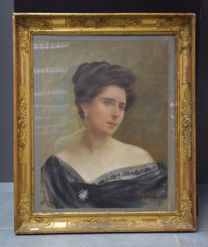 Edmondo Pizzella ( 1868-1941) Edmondo Pizzella (1868-1941); pastel elegant portrait,...