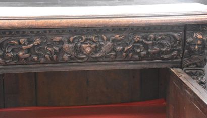 null Low oak sideboard, 17th century Flemish renaissance