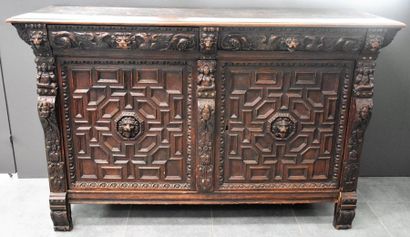 null Low oak sideboard, 17th century Flemish renaissance. Length: 170 cm, Height:...