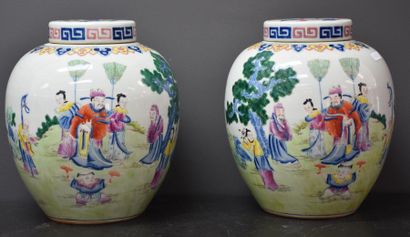 Pair of ginger jars in Chinese porcelain...