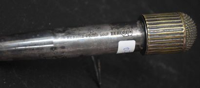 null Microphone Hermés pour Europe 1 vers 1960. Longueur 14 cm.