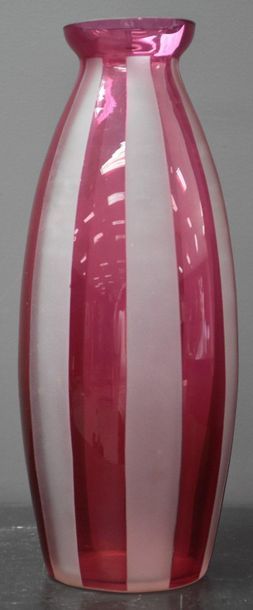 null Paul Bernard vers 1930 Gobena, vase art déco de la verrerie de Scailmont à décor...