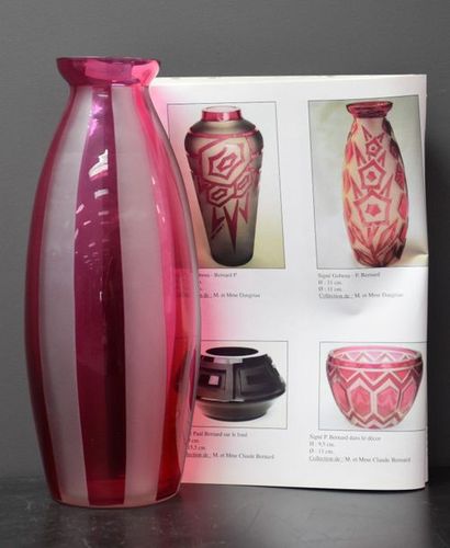 null Paul Bernard vers 1930 Gobena, vase art déco de la verrerie de Scailmont à décor...
