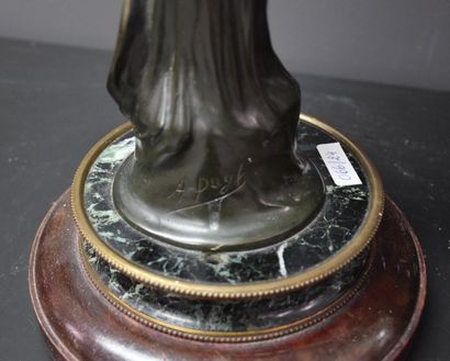 André Puyt ( 1873-1955) André Puyt ( 1873-1955). Lampe femme en bronze. 90 cm