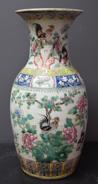 XIXth century Chinese porcelain vase decorated...