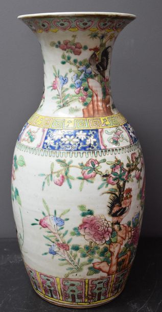 null XIXth century Chinese porcelain vase decorated with roosters and flowers. Ht...