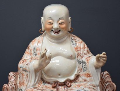 null Polychrome Chinese porcelain Buddha around 1900. Height: