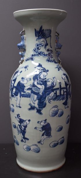 Blue Chinese porcelain vase decorated with...
