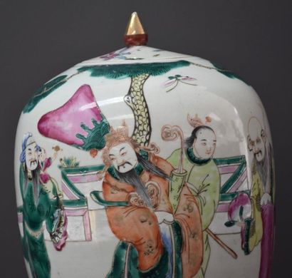null Chinese porcelain ginger jar decorated with 3 dignitaries. Ht 31 cm.