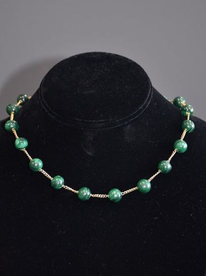 Yellow gold and malachite necklace, total...
