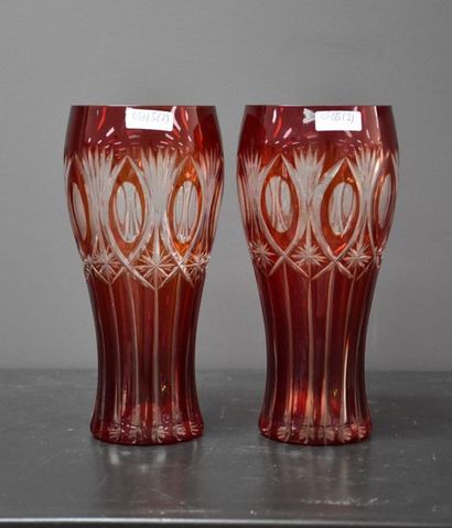 null Paire de vases en cristal taillé de Val Saint Lambert, ht 23 cm.