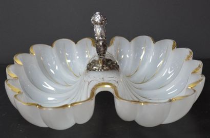null Louis Philippe period beggar in opaline and silver handle.