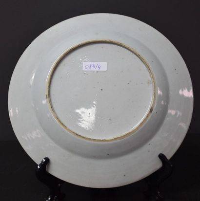 null Chinese porcelain plate of the Compagnie des Indes XVIII th century, very slight...