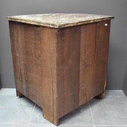 null Curved oak corner with marble 18 th century. Back legs to be restored. 78,5...