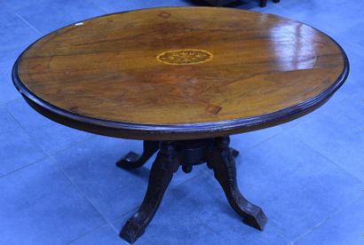 null Oval pedestal table with inlaid decoration. 19th century period. 105 X 75 C...