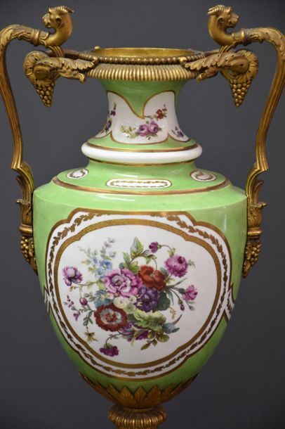null Vase in porcelain of Paris with floral decoration on a green background richly...