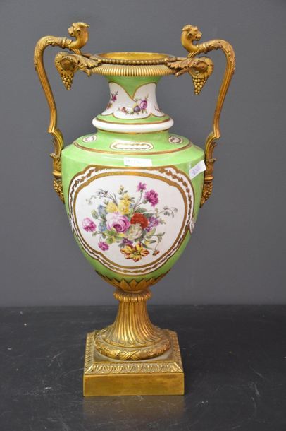 null Vase in porcelain of Paris with floral decoration on a green background richly...