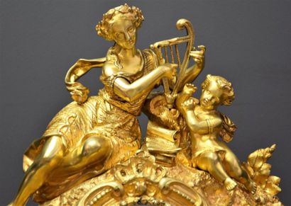 null Gilt bronze clock "woman with a child playing a musical instrument". Ht 35 cm...