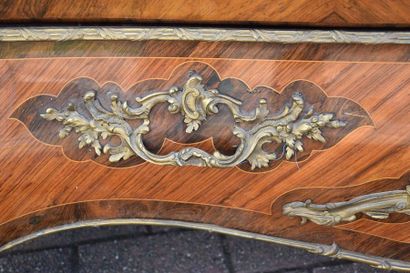 null Exceptional Parisian wardrobe curved on 4 sides richly decorated with gilded...