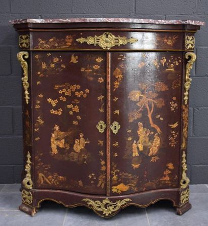 null Napoleon III curved furniture in Chinese lacquer opening on two doors . Rich...