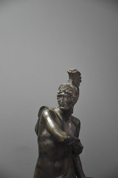 null Neo classical bronze to the Roman warrior. Green patina, green marble base,...