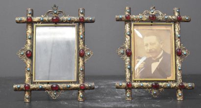 null Pair of silver metal frames with glass cabochons . 20 x 24 cm .